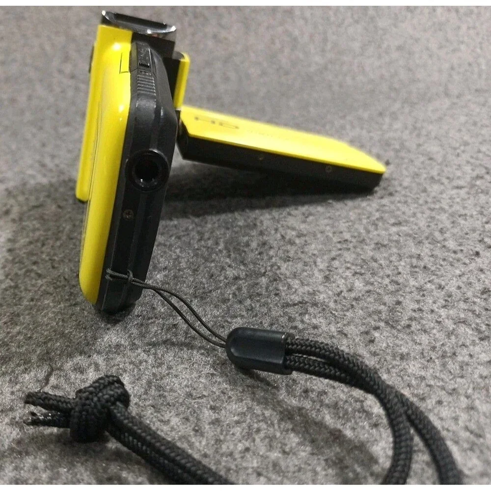 Bell And Howell Wv 10 Hd Waterproof HD Wide Screen Digital Camera IOM Pixels CCD